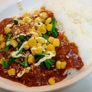 レトルトで　ほうれん草とコーンと亜麻仁のカレー♬